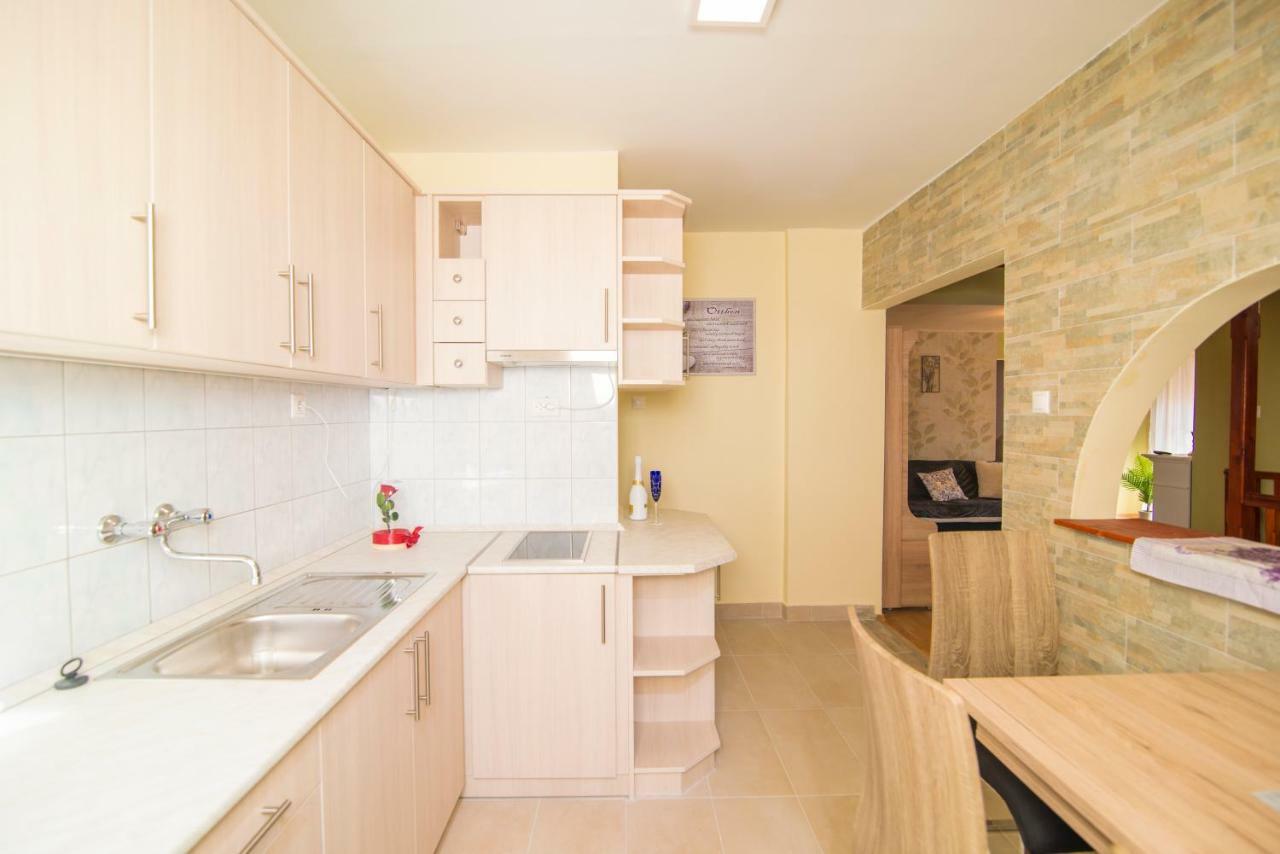 Oeskarszt Apartman Urkut Bagian luar foto