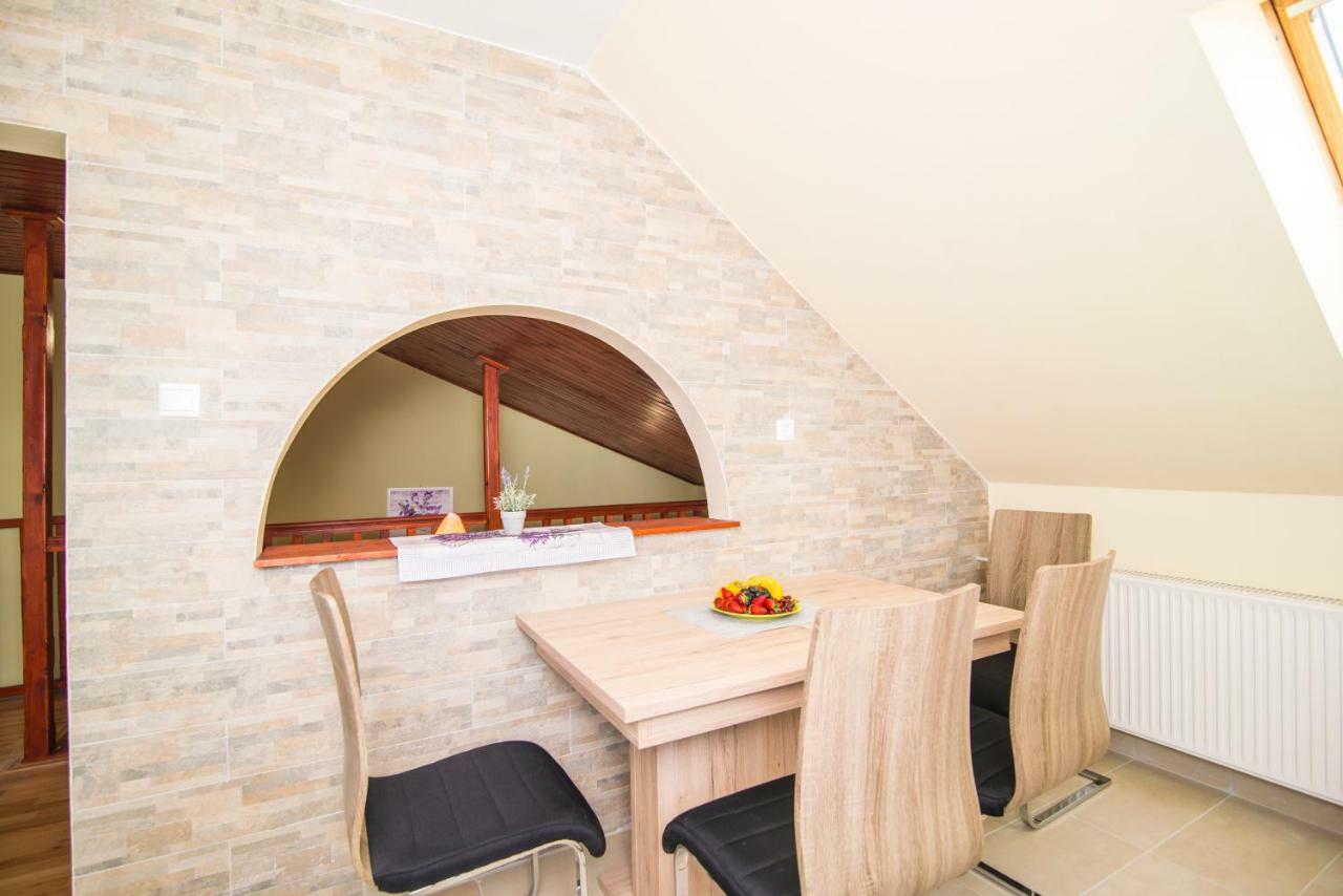 Oeskarszt Apartman Urkut Bagian luar foto
