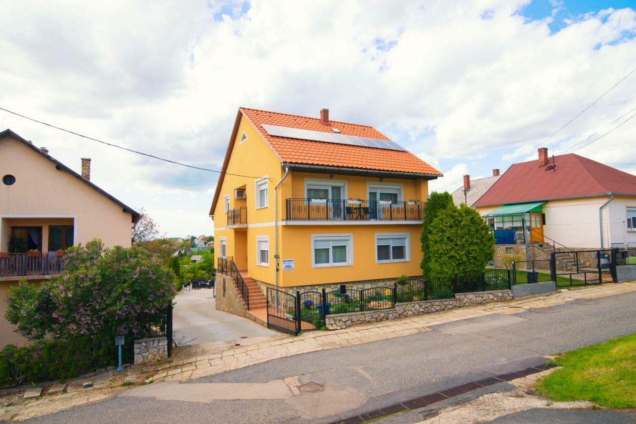 Oeskarszt Apartman Urkut Bagian luar foto