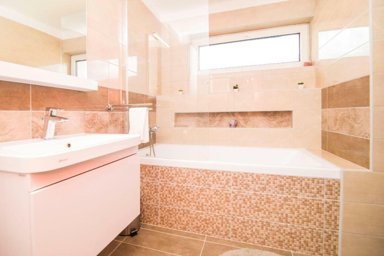 Oeskarszt Apartman Urkut Bagian luar foto